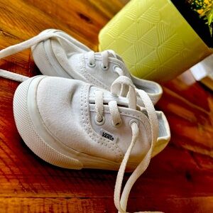 4T Classic White Lace Up Vans